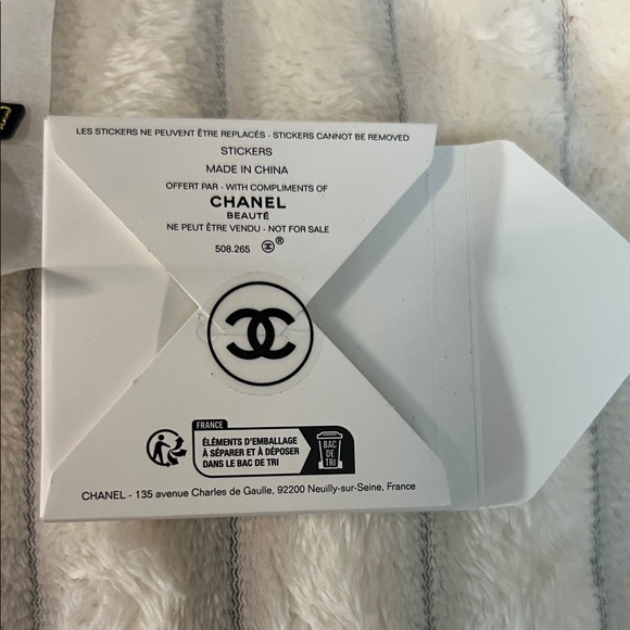 CHANEL Beaute Black and Gold Star and Number 5 Embellishments - Picture 2 of 8